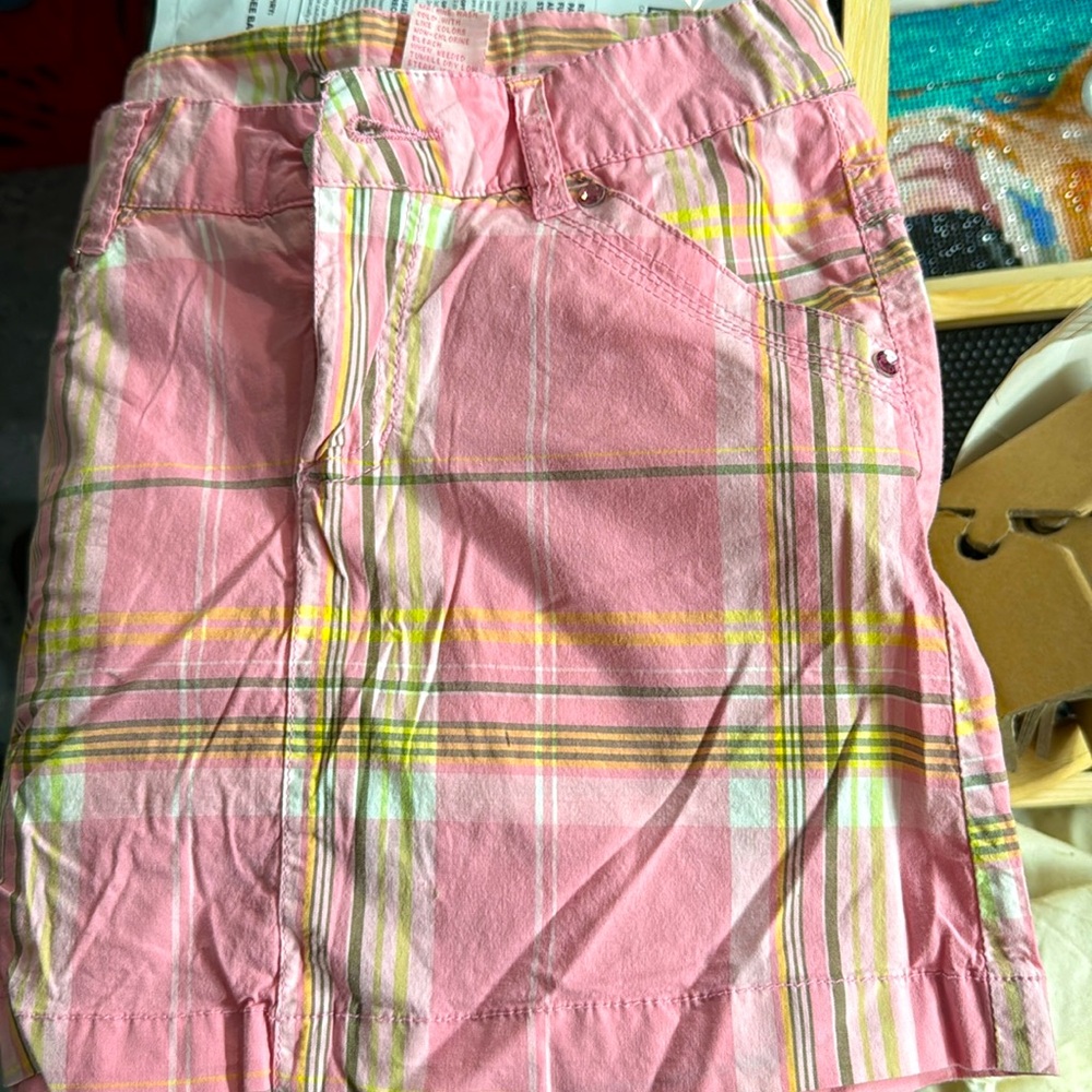 So cute and light Skirt of plaid cotton. Adorable to slip on and go